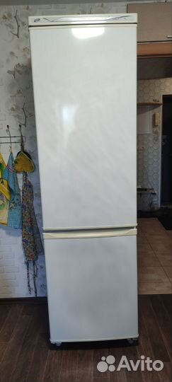 Холодильник Pozis Мир 152 в хорошем состоянии
