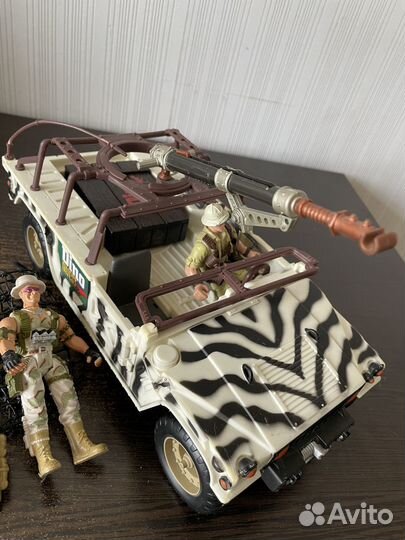 Машинка Dino quest с двумя солдатами