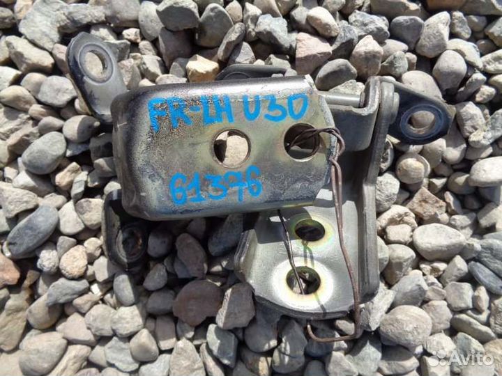 Петля двери передняя левая Nissan Presage U30