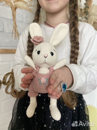 Зайчка вязаная