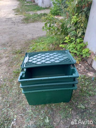 Ящик пластиковый с крышкой, цена указана за 4шт