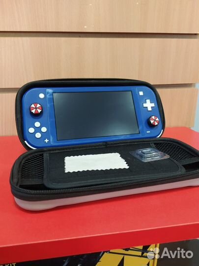 Игровая приставка Nintendo Switch Lite 32 гб