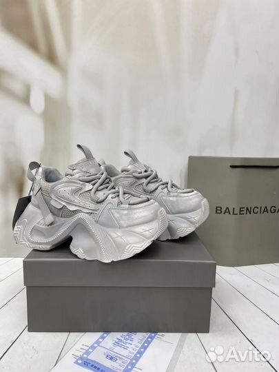 Женские кроссовки balenciaga