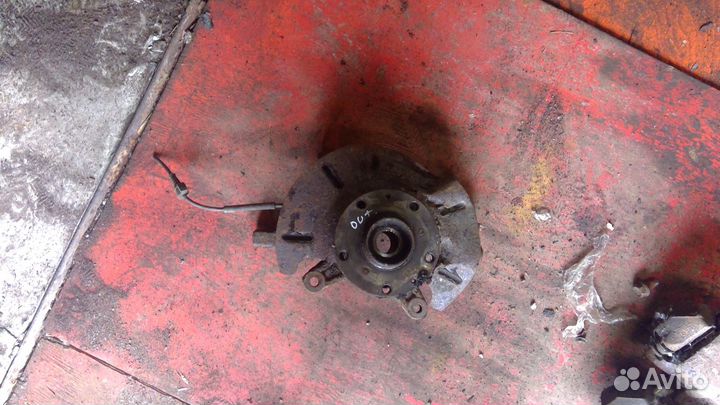 Поворотный кулак левый на Mitsubishi Outlander 1
