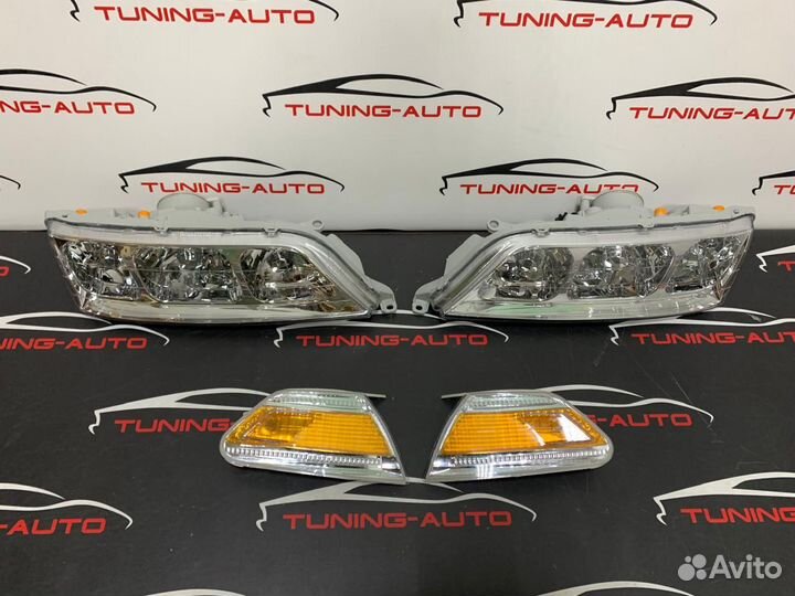 Фары Toyota Mark II (X100/105) 1996-2001 год (комплект, светлые)