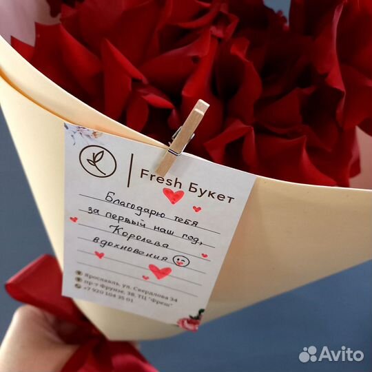 Эффектные красные французские розы