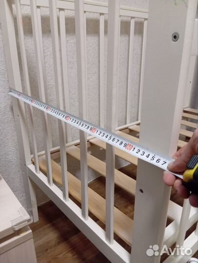 Детская кроватка с маятником