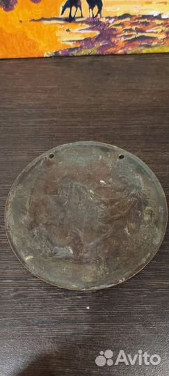 Настенная бронзовая тарелка ну погоди агитация