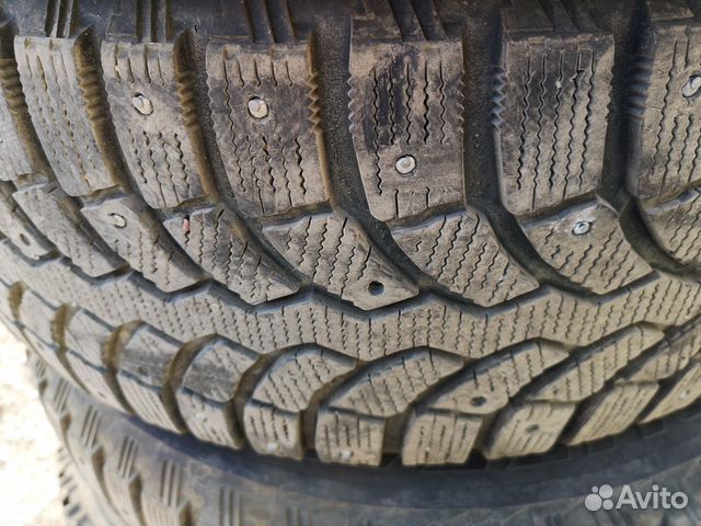 Bridgestone Blizzak Spike-01 215/60 R16