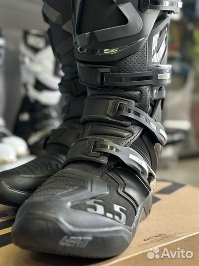 Шарнирные Мотоботы Leatt 5.5. черные