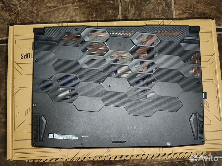 Продаю ноутбук MSI Bravo 15 C7VF-222XRU