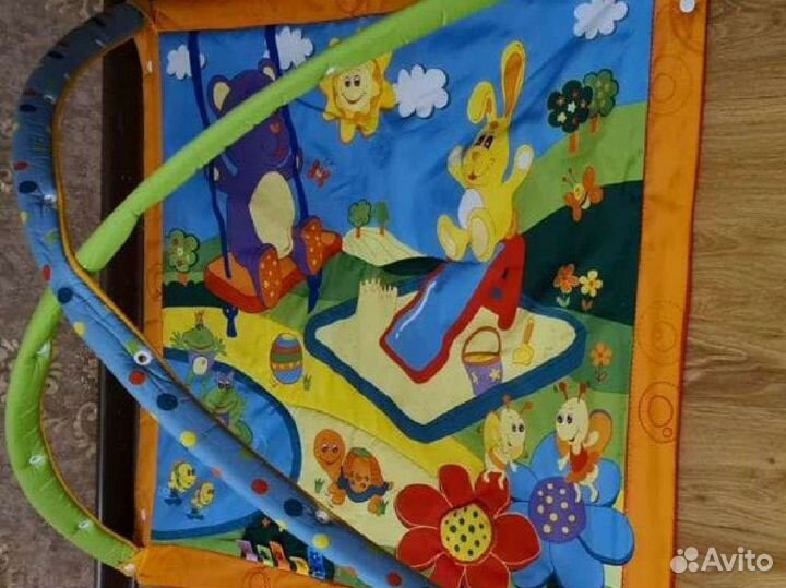 Развивающий коврик и игрушки