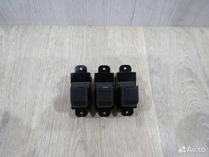 Кнопка стеклоподъемника Kia Rio 3