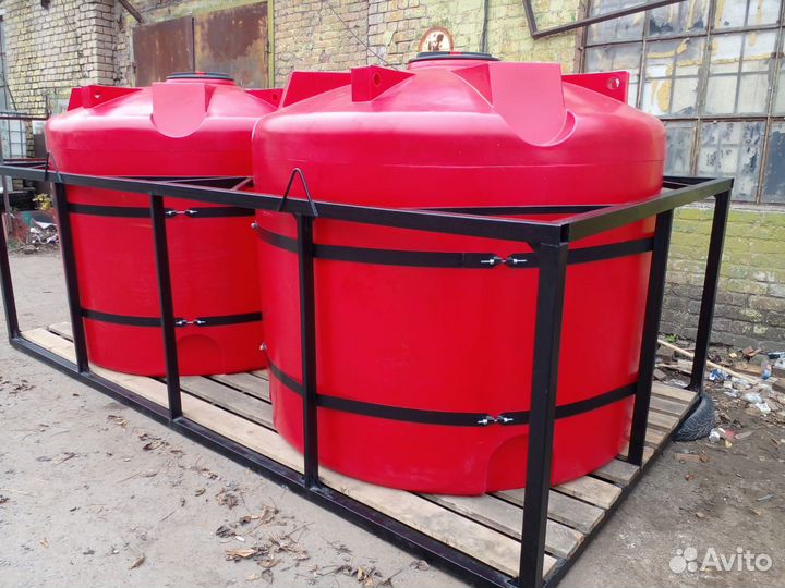 Емкости пластиковые в обрешетке для перевозки