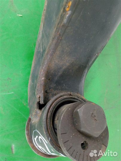 Рычаг подвески передний левый Mitsubishi Pajero