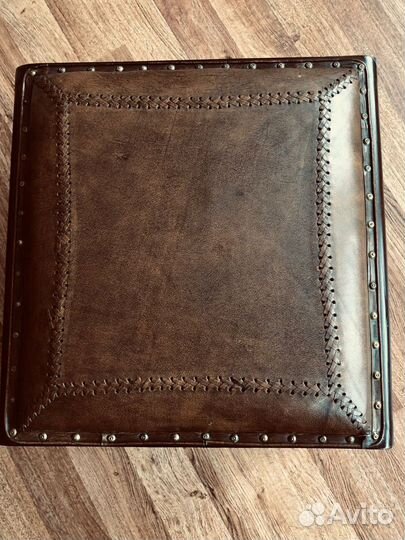 Старинное кресло для отдыха