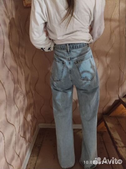 Джинсы