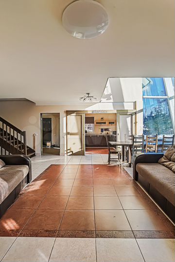 Коттедж 301 м² на участке 18 сот.