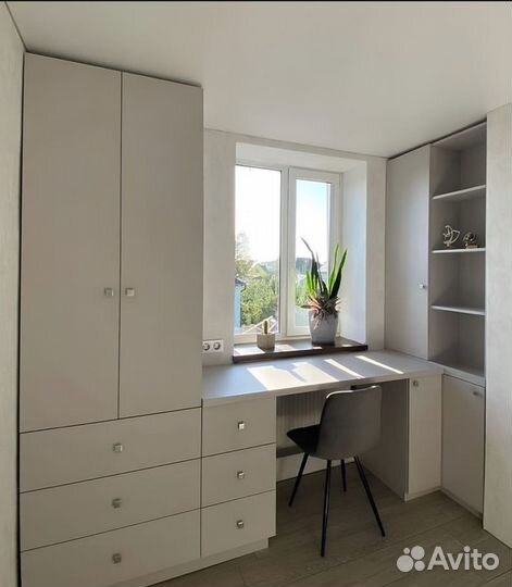 Рабочая зона у окна