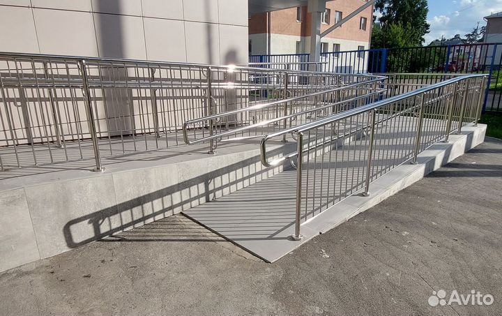 Поручень для пандуса