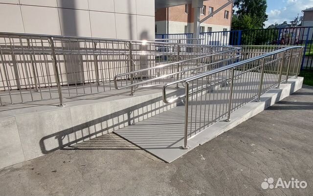 Поручень для пандуса