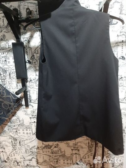 Удлинённая офисная жилетка