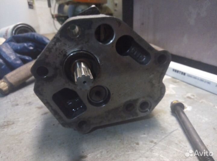 Насос кпп автогрейдера дз-122Б