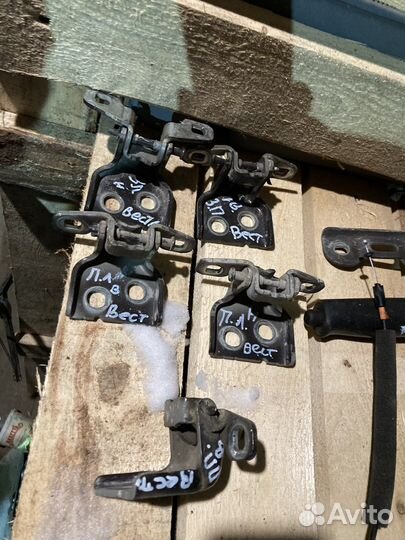 Петля двери веста