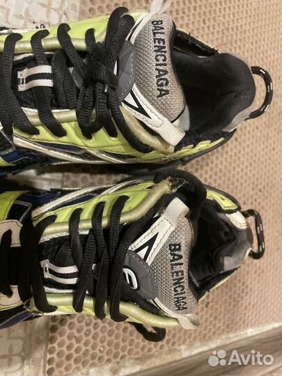 Balenciaga runner на руках