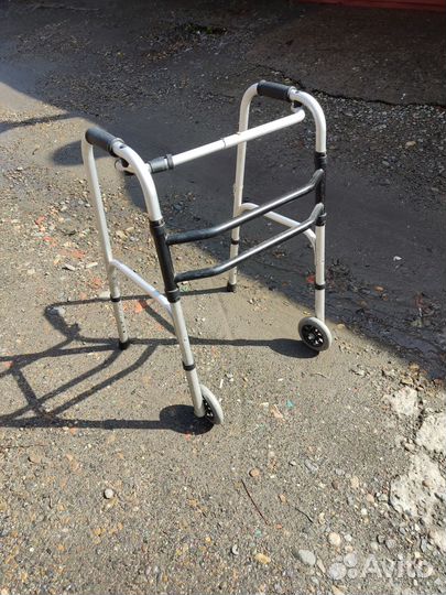 Ходунки для взрослых на колесах