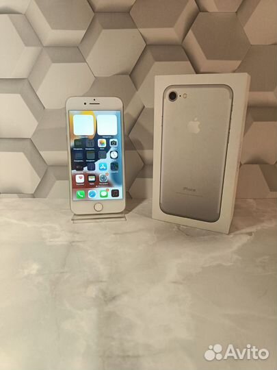 iPhone 7, 32 ГБ