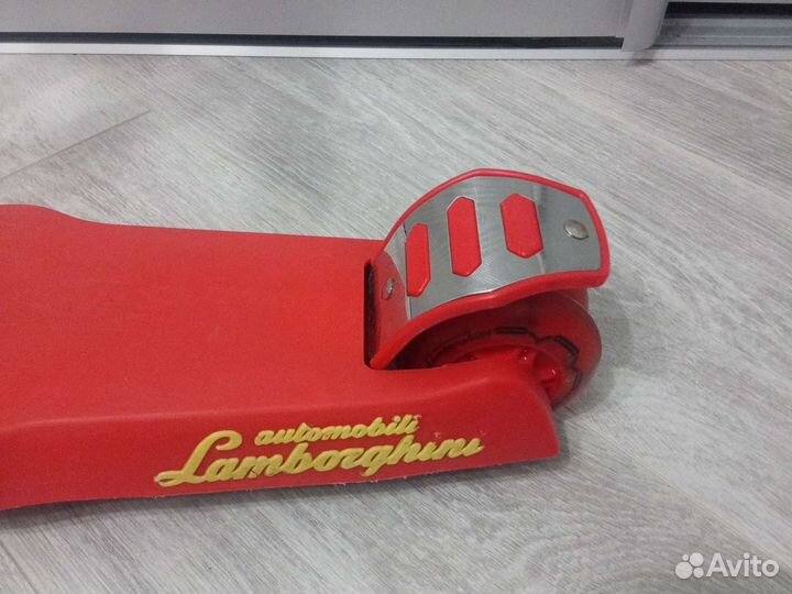 Самокат трехколесный