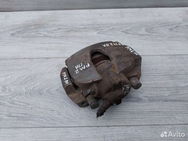 Суппорт передний левый Renault Megan 2