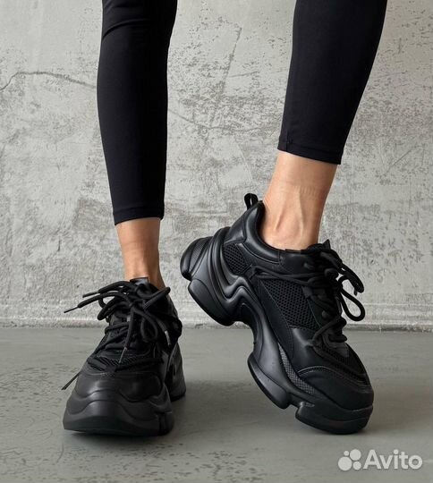 Кроссовки женские