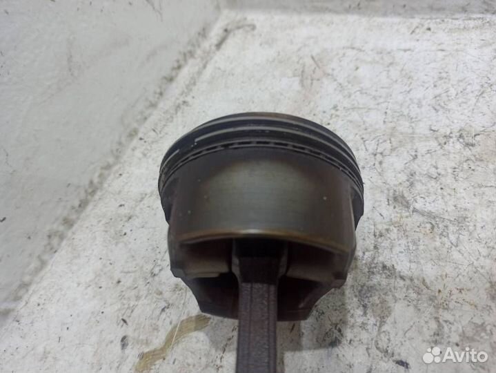 Поршень с шатуном Мерседес