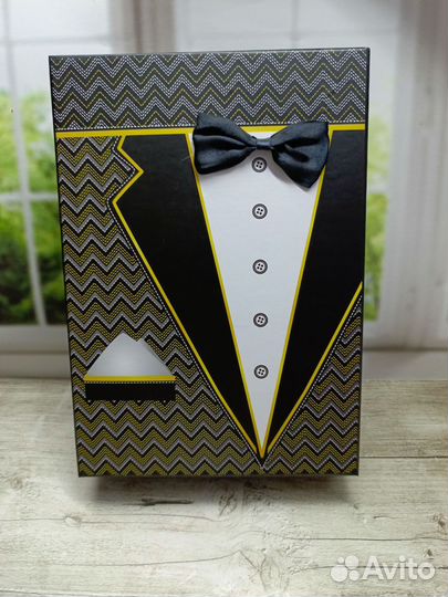 Подарочная коробка