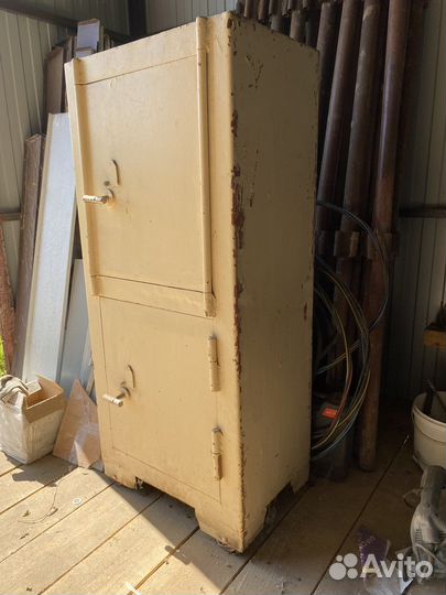 Сейф (разных размеров и видов)