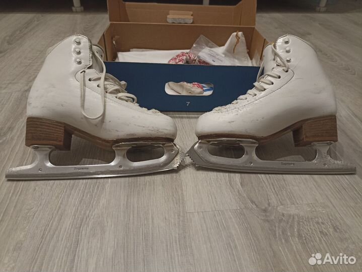 Продам профессиональные фигурные коньки