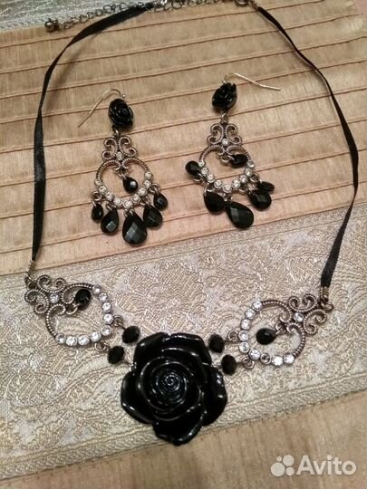 Комплект бижутерии avon (серьги+ожерелье)