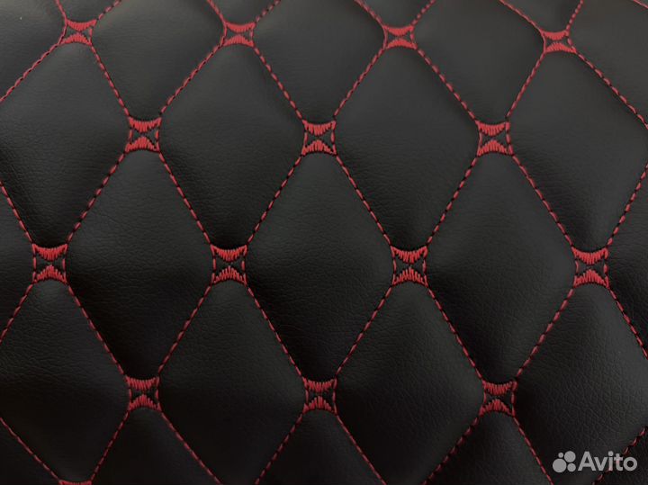 Стеганая экокожа черная красный ромб