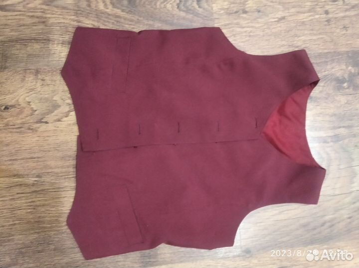 Жилет бордовый школьный