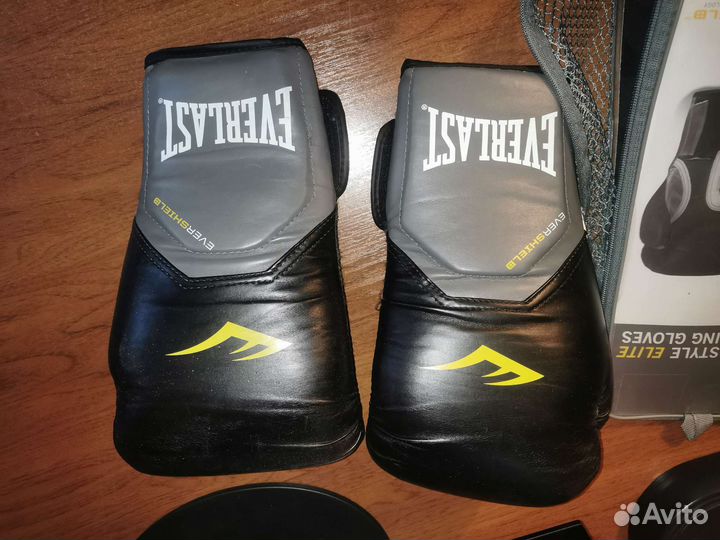 Боксерские перчатки 12 oz Everlast