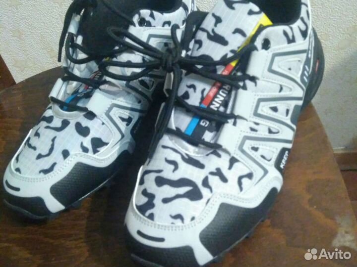 Кроссовки 43