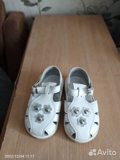Сандали новые