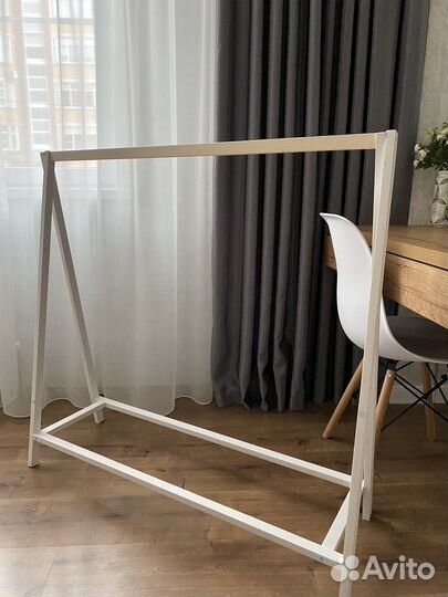 Вешалка напольная деревянная