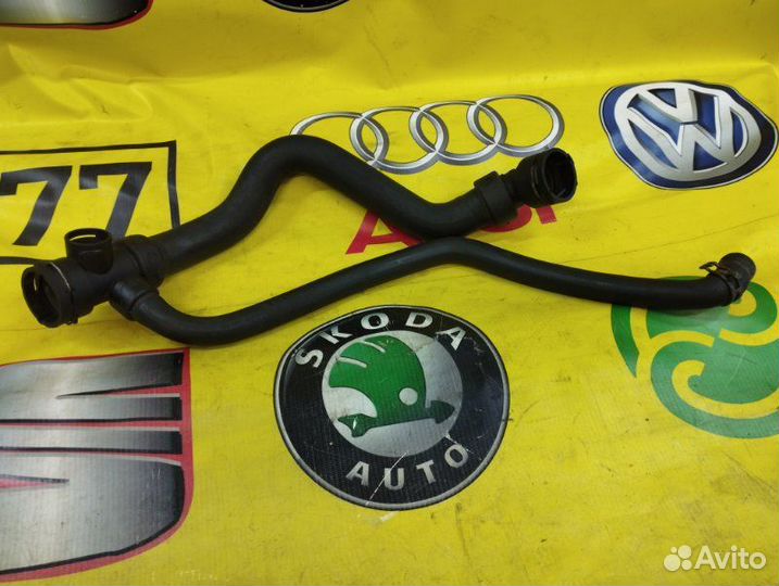 Патрубок системы охлаждения Volkswagen Passat B5+