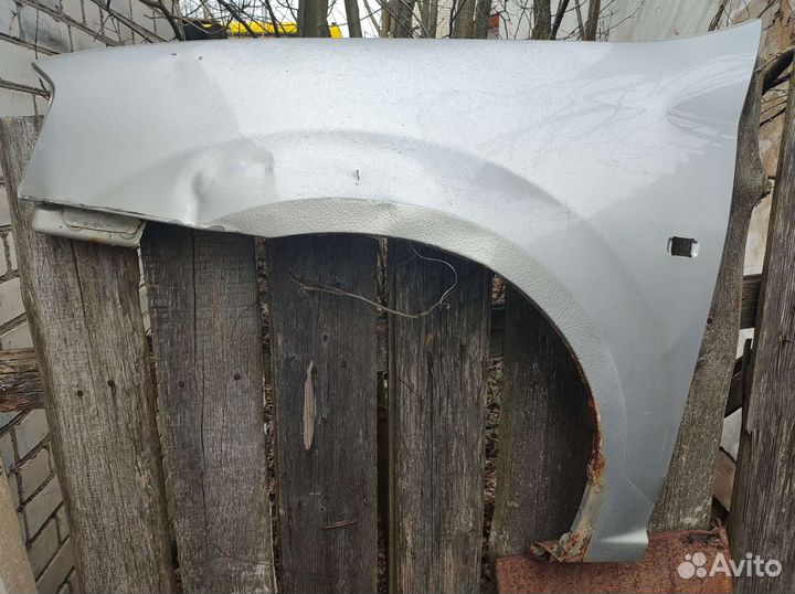 Крыло переднее левое Логан 1