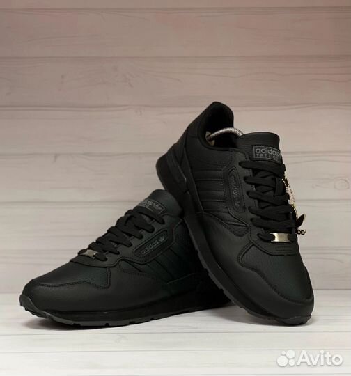 Кроссовки осенние кожаные мужские adidas