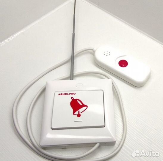 Кнопка вызова персонала с выносной кнопкой в руку