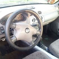 Nissan Micra 1.0 MT, 2000, битый, 350 000 км, с пробегом, цена 65 000 руб.